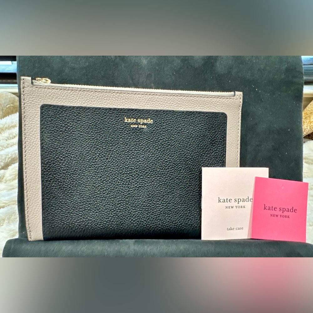 Kate Spade Black and Cream Wristlet NWOT